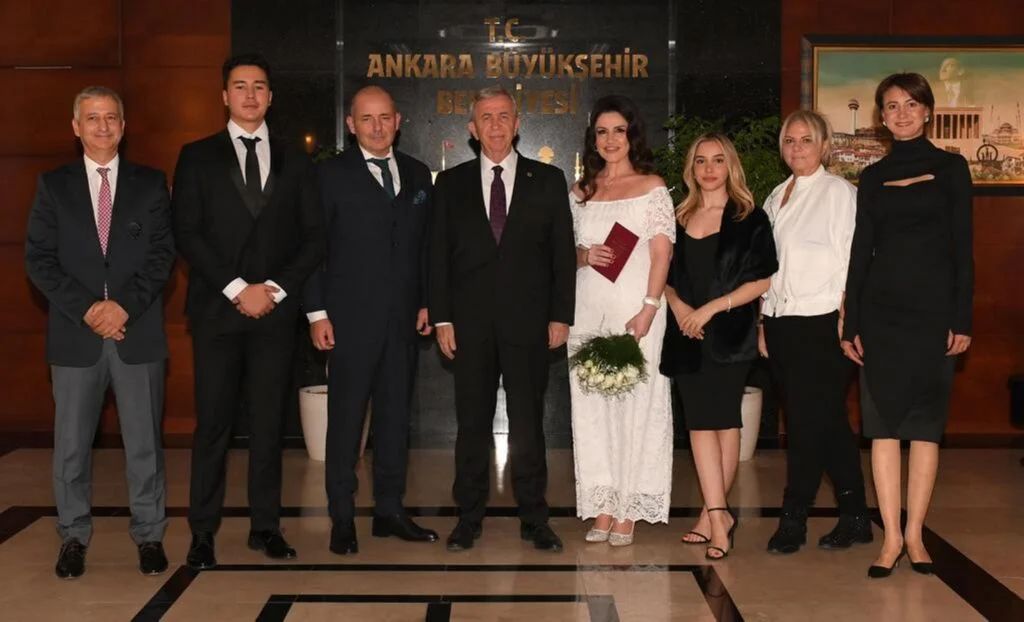 Banu Noyan & Tulga Aktaç – Sürpriz Nikah (4)