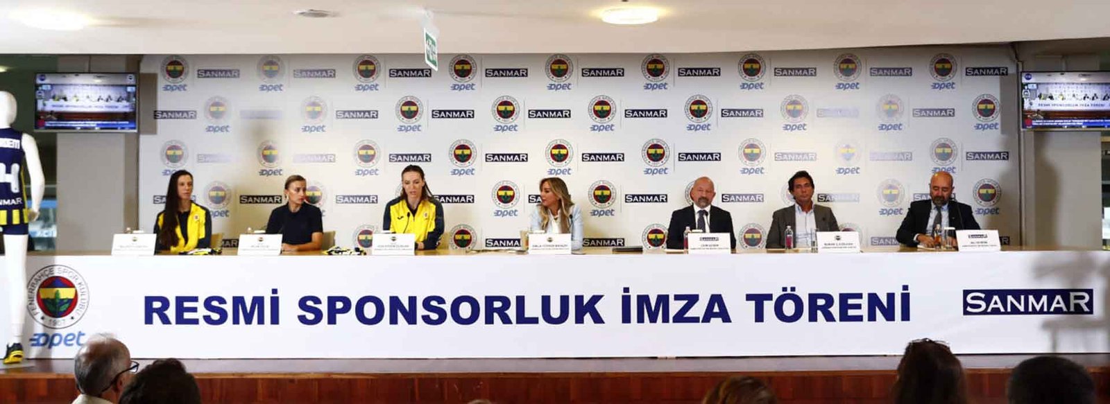 Sanmar ile fenerbahçe opet kadın voleybol takımı 5