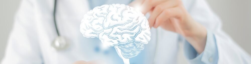 Female,Doctor,Holding,Virtual,Volumetric,Drawing,Of,Brain,In,Hand.