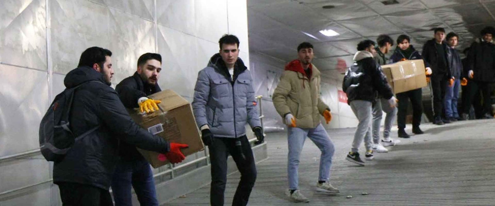 İBB, deprem bölgesinde etkilenen insanlara destek olmak için 2 feribot seferine hazırlanıyor