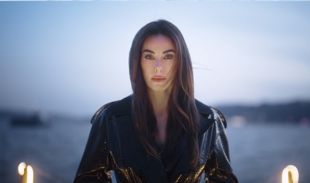 Defne Samyeli’den yeni şarkı ‘Kimse Sen Değil Ki’ (1)