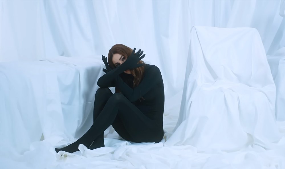 Defne Samyeli’den yeni şarkı ‘Kimse Sen Değil Ki’ (4)