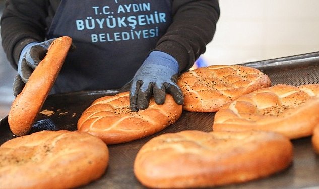 Aydin buyuksehir belediyesi nin halk ekmek satis noktalarina vatandaslarindan yogun talep 8920.jpg