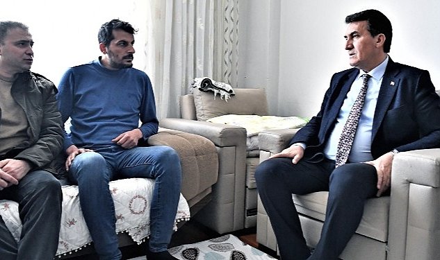 Baskan dundar depremzedeleri yalniz birakmiyor 2012.jpg