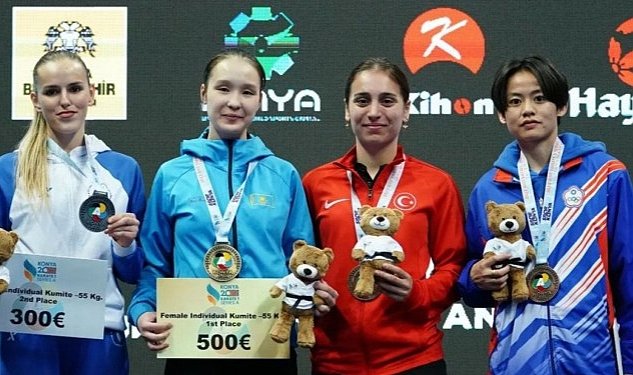 Kagitsporlu gulsen seri a dan madalyayla dondu 3493.jpg
