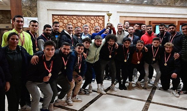 Kemer idmanyurdu spor sampiyon olarak super amatore yukseldi 4371.jpg
