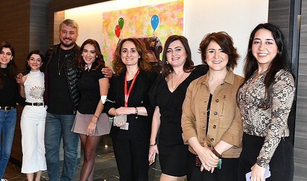 Renklere uyanirken resim sergisi renkleriyle hastalara umut asiliyor 7950.jpg