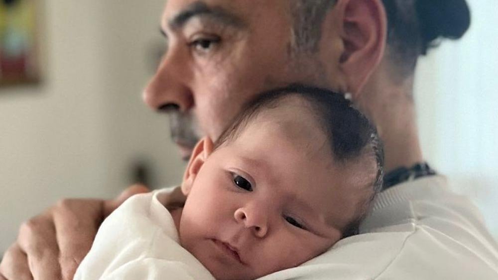Hava Buz Gibi Ozan Orhon Yeni Bebeğe Yeni Şarkı (3)