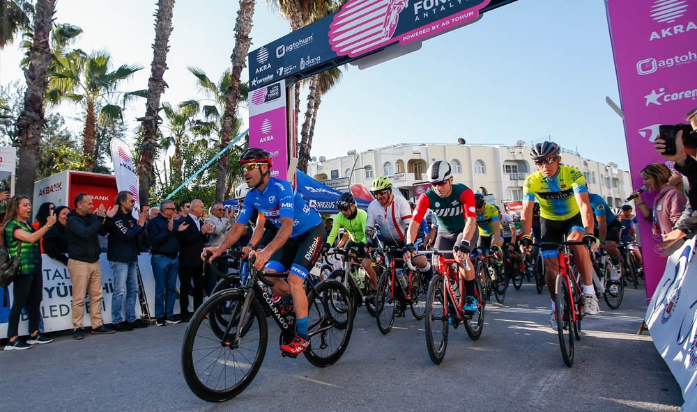 Pedallar Kemer’de iyilik için döndü AKRA Gran Fondo Antalya (1)