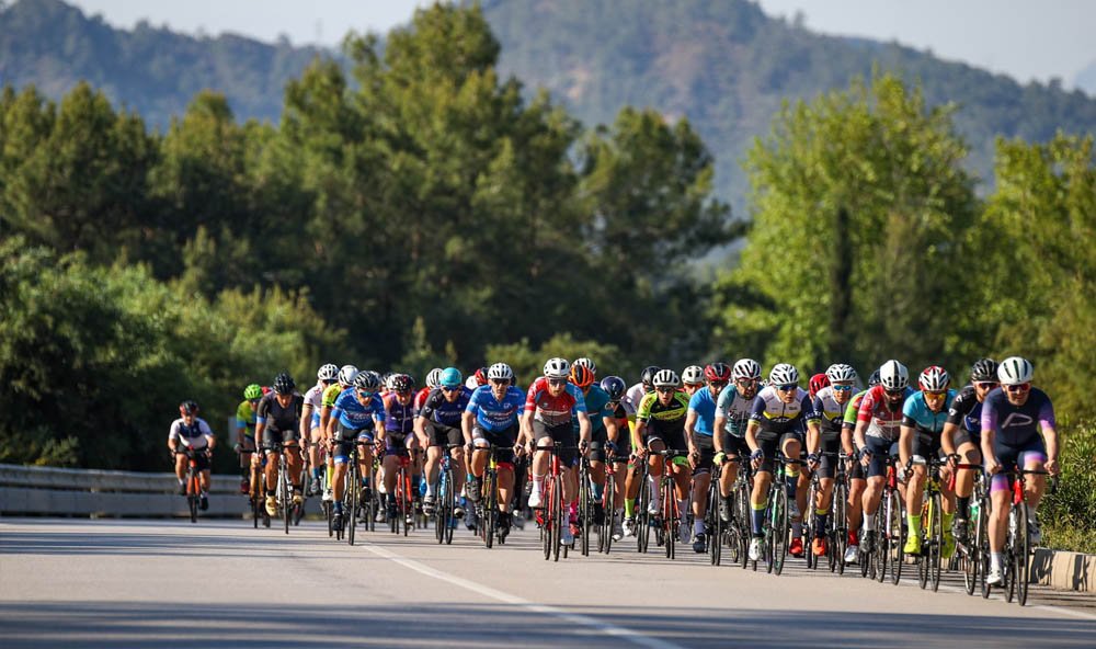 Pedallar Kemer’de iyilik için döndü AKRA Gran Fondo Antalya (2)