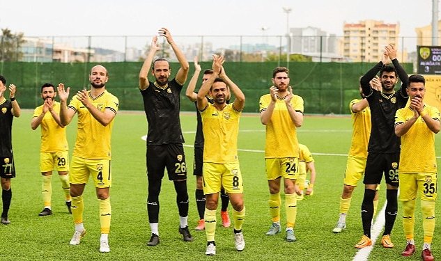 Aliagaspor fk grup sampiyonlugunu ilan etti 2439.jpg