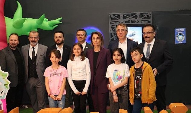 Baskan savran elif ve arkadaslari kapadokya filminin galasina katildi 980.jpg