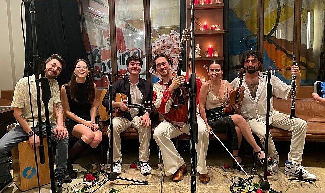 Evrencan gunduz ve naz ozgulus un yeni sarkisi care ol bana lansmani unlu isimlerle gerceklesti 4620.jpg