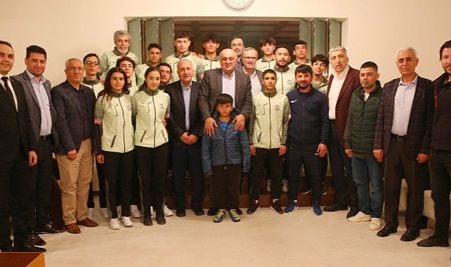 Torku sekerspor iftarda bulustu 8391.jpg