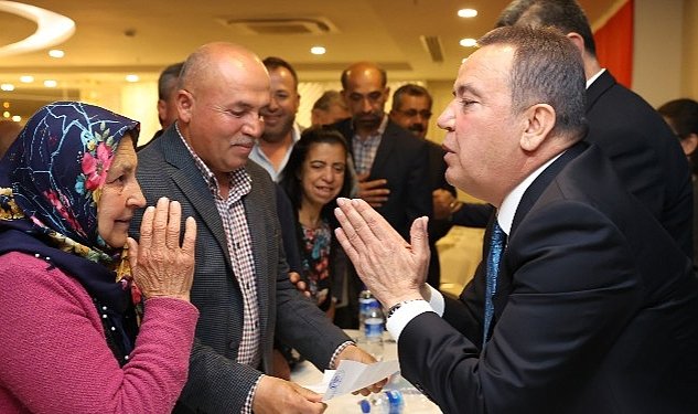 Baskan bocek korkuteli nde muhtar ve stk larla bulustu 5236.jpg