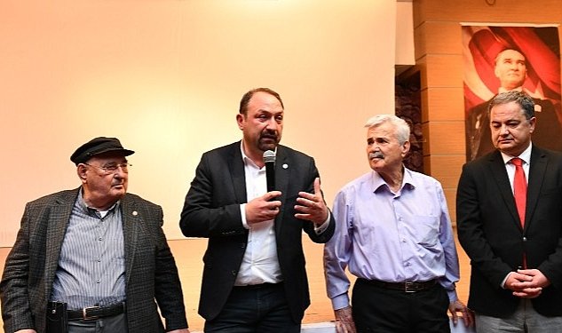 Komunist osman cigli de seyirci ile bulustu 9441.jpg