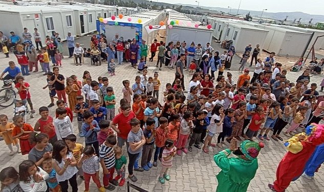 Tegv 23 nisan i ulkenin dort bir yaninda cocuklarla kutladi 2684.jpg