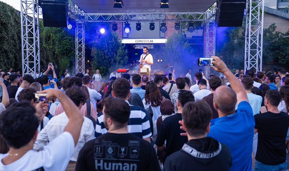 Ash'ten Sürpriz Konser Espressolab Roastery