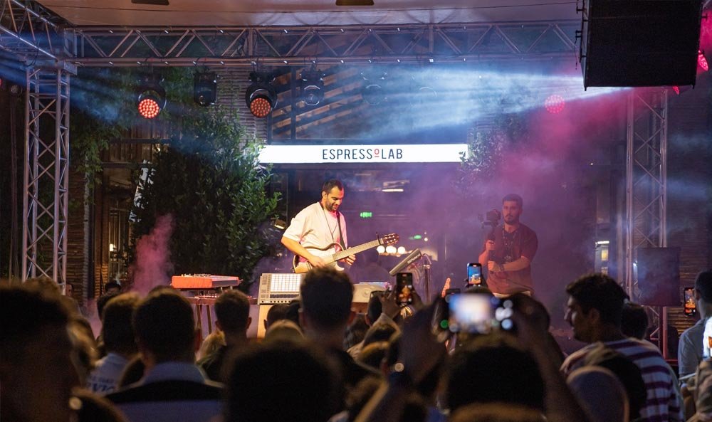 Ash'ten Sürpriz Konser Espressolab Roastery