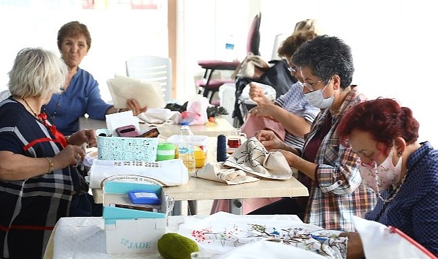 Bayraklili kadinlardan el emegi sergisi 935.jpg