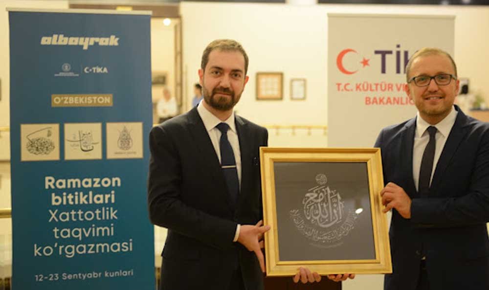 Albayrak Grubu ve TİKA İş Birliğiyle Özbekistan da Hat Eserleri Sergisi (10)