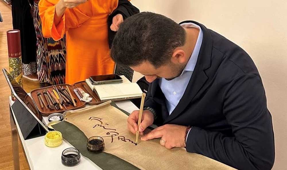Albayrak Grubu ve TİKA İş Birliğiyle Özbekistan da Hat Eserleri Sergisi (3)