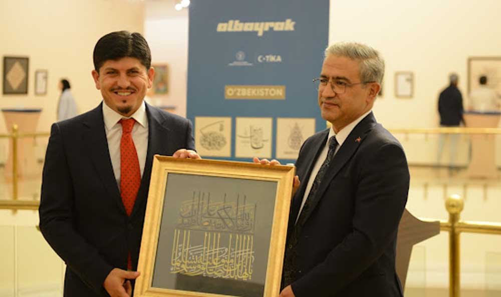 Albayrak Grubu ve TİKA İş Birliğiyle Özbekistan da Hat Eserleri Sergisi (7)
