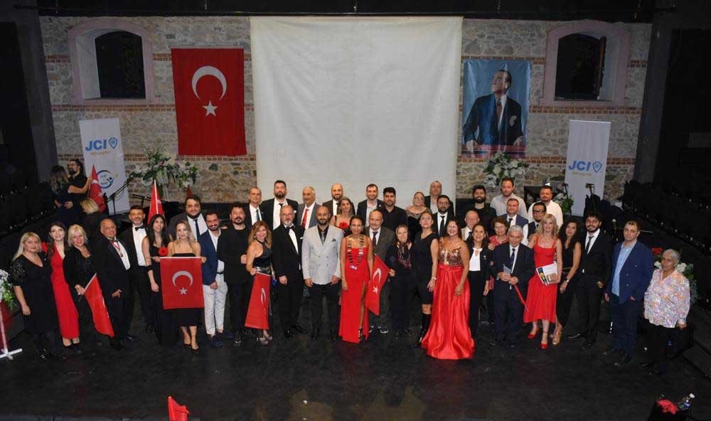 Nur Sarpdere Tat, Cumhuriyet 100. Yıl Marşı Beste Yarışması Nda Birincilik Kazandı (5)