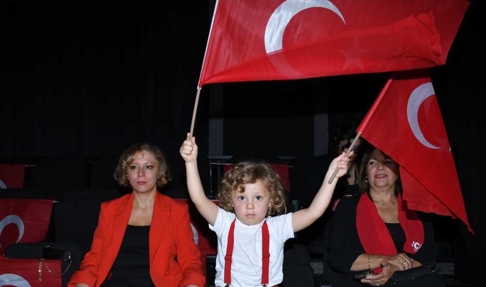 Nur Sarpdere Tat, Cumhuriyet 100. Yıl Marşı Beste Yarışması Nda Birincilik Kazandı (6)