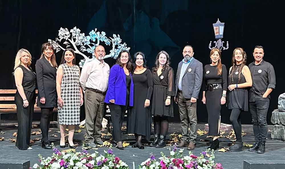İclal Aydın'dan Anlamlı Hediye Emanetçinin 100. Gösterisi