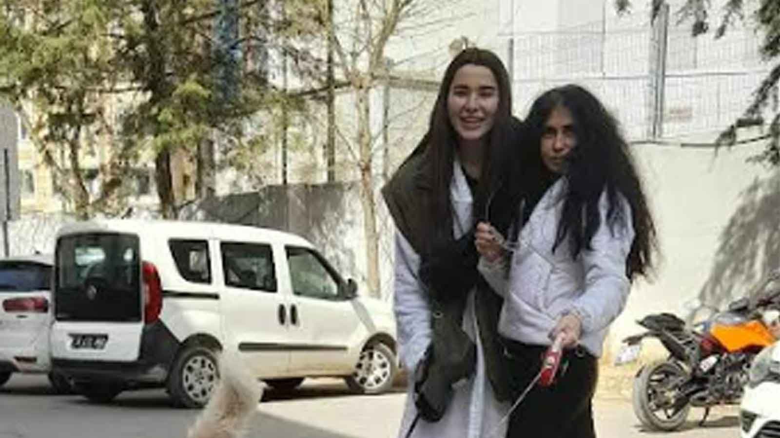 Komşu Sanatçıların Oyu Sandıkta Eftalya Çiğdem Ve Oylum Feyza