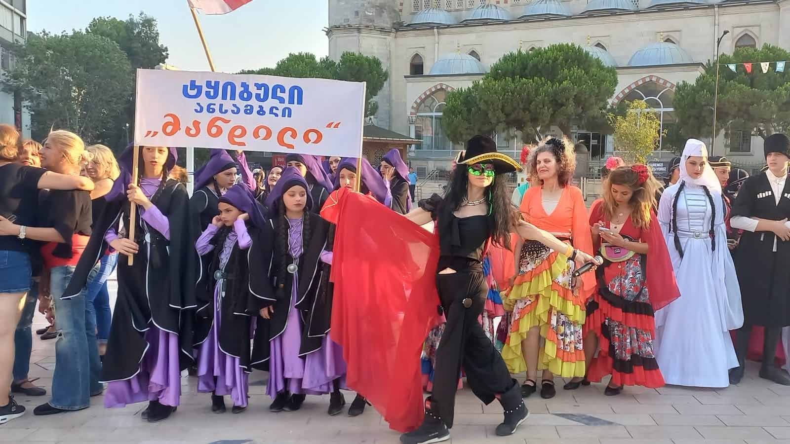 Uluslararası Festivalde Çiğdem Yorgancıoğlu Mim Chi 360 Dansı 
