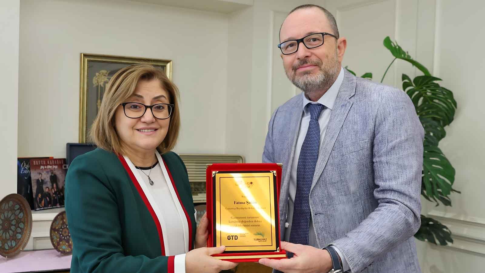 Gaziantep’te gastronomi turizmi İçin Önemli buluşma gürkan boztepe ve fatma Şahin bir araya geldi (1)