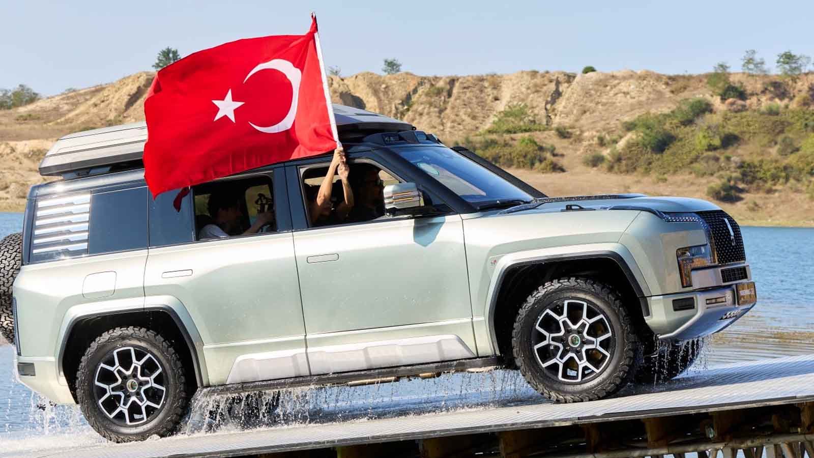 Suda yüzen suv, zıplayan süperspor byd yangwang modelleri İstanbul’da (4)