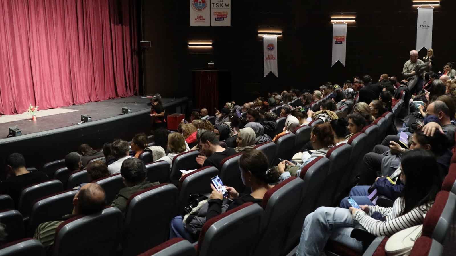 Yaftalı Tabut, Maltepe Tiyatro Festivali'nde Seyirciyle Buluştu
