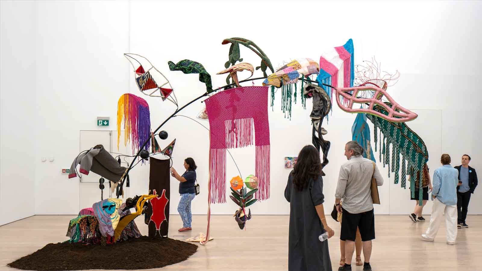 Arter'de Büyük İlgi Gören Sergi Nilbar Güreş Kadife Bakış 10 Mayıs'a Kadar Uzatıldı!