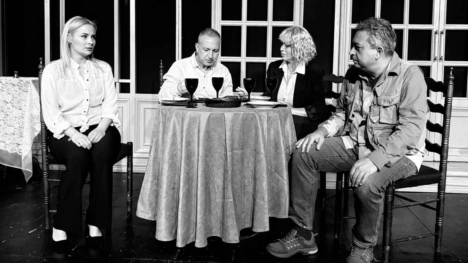 Sahnede Paranormal Bir Gece “Geceyarısı Hayaleti” Başlıyor! (2)